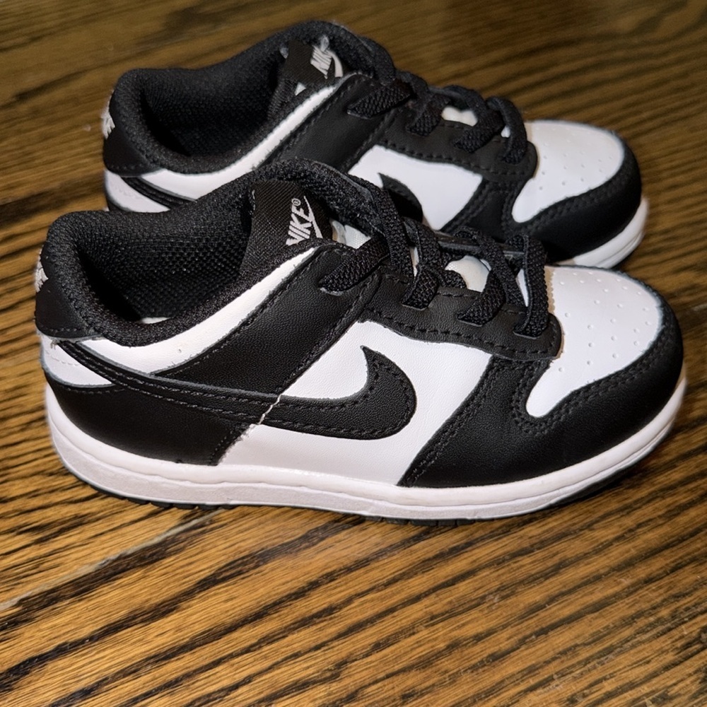 Nike Kids Black & White Low Dunk Sneakers 9C - Picture 2 of 7